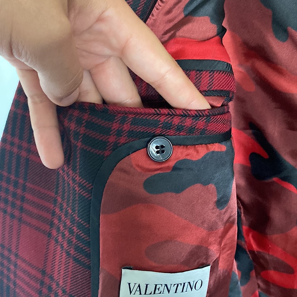 Valentino - Picture 6 of 16